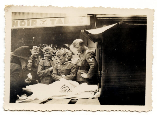 Une photo prise par Raoul Minot, du marché aux puces de Saint-Ouen, datée du 24 août 1941.