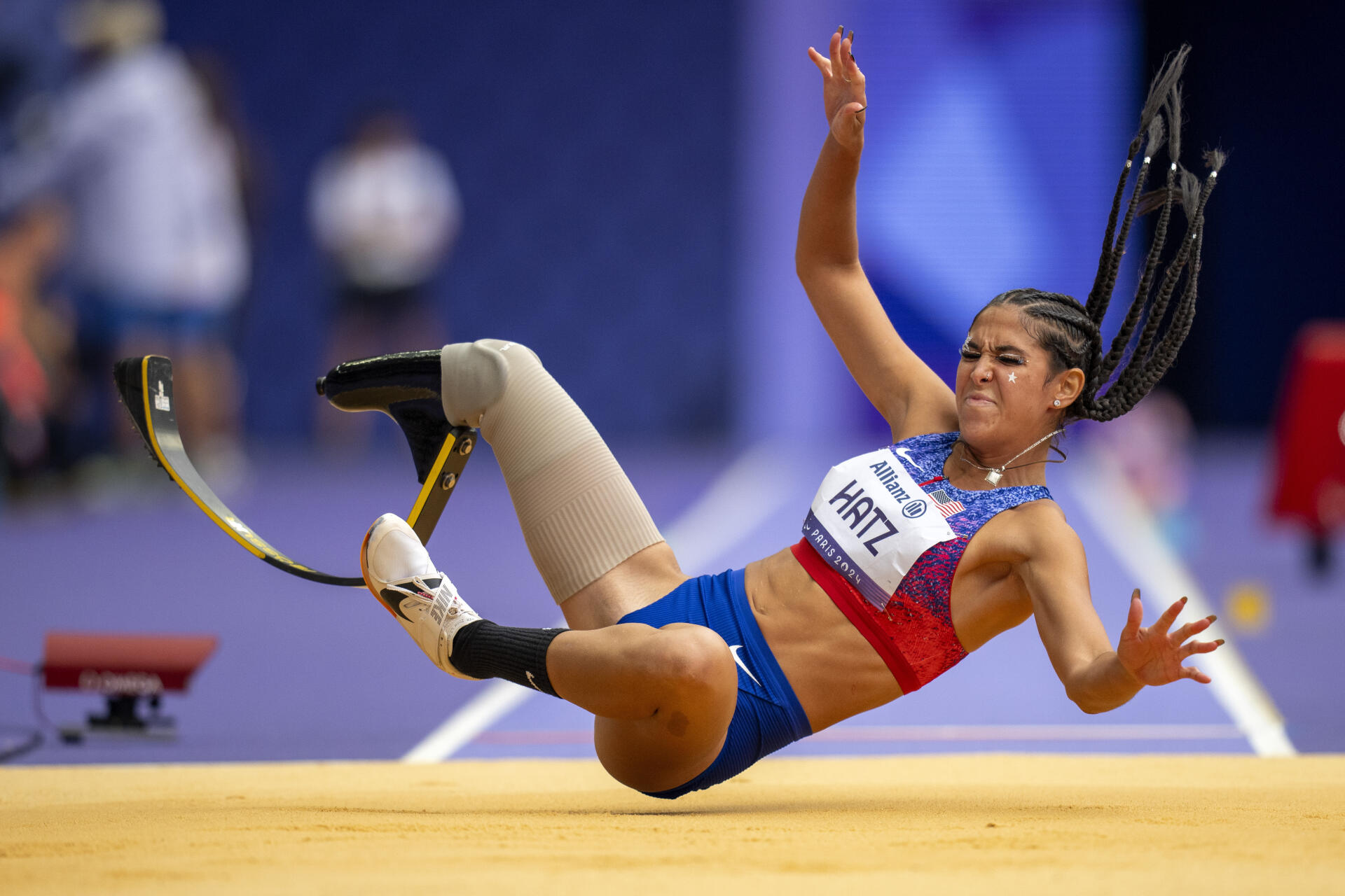 Beatriz Hatz (Etats-Unis) lors de la finale du saut en longueur féminin (T64) au Stade de France, le le 31 août 2024, à Paris.