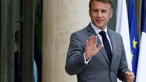 Le prÃ©sident Emmanuel Macron sur le perron de l'ÃlysÃ©e, le 16 juillet 2024 Ã  Paris