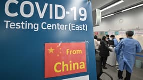 Centre de dÃ©pistage pour les passagers venant de Chine dans un aÃ©roport sud-corÃ©en. 