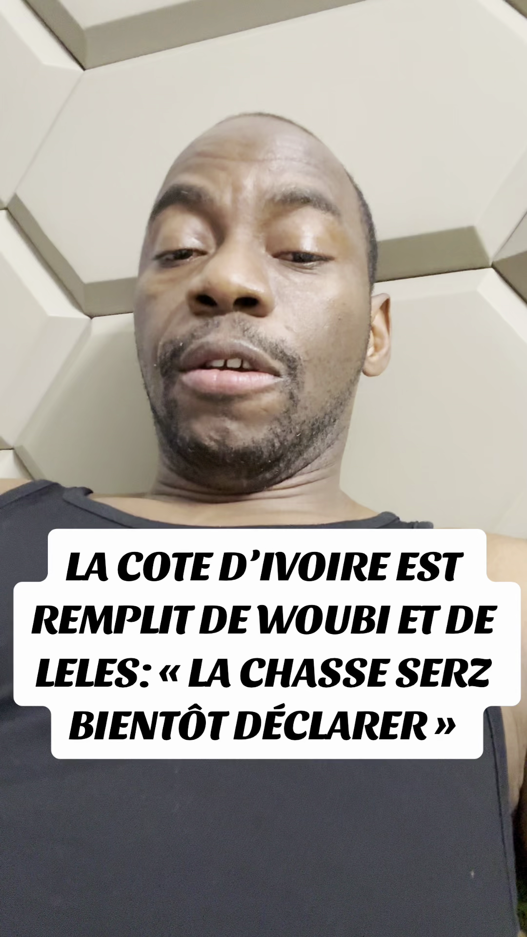 Parmi les comptes à l’initiative d’une campagne de haine contre les personnes homosexuelles en Côte d’Ivoire, l’influenceur et religieux Makosso Camille menace directement cette population dans cette vidéo TikTok en date du 21 août 2024. Elle est désormais inaccessible à la suite de la suspension de son compte par la plateforme.